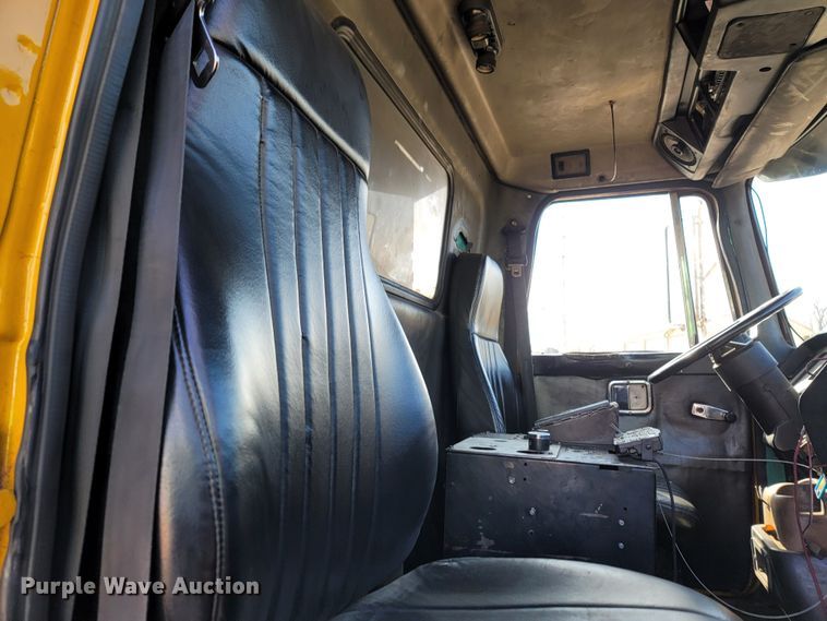 image for item DR3366 1999 Volvo WG  dump truck