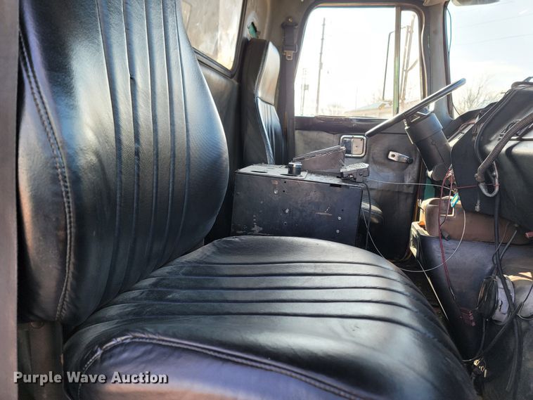 image for item DR3366 1999 Volvo WG  dump truck