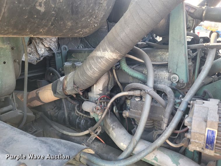 image for item DR3366 1999 Volvo WG  dump truck