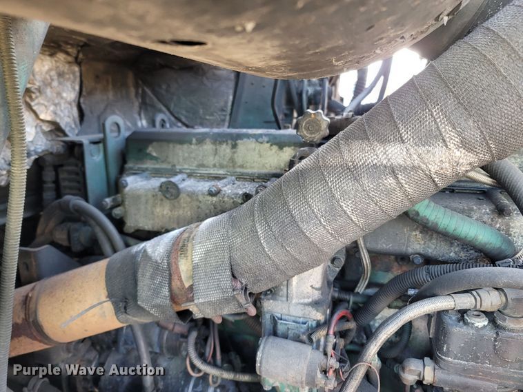 image for item DR3366 1999 Volvo WG  dump truck