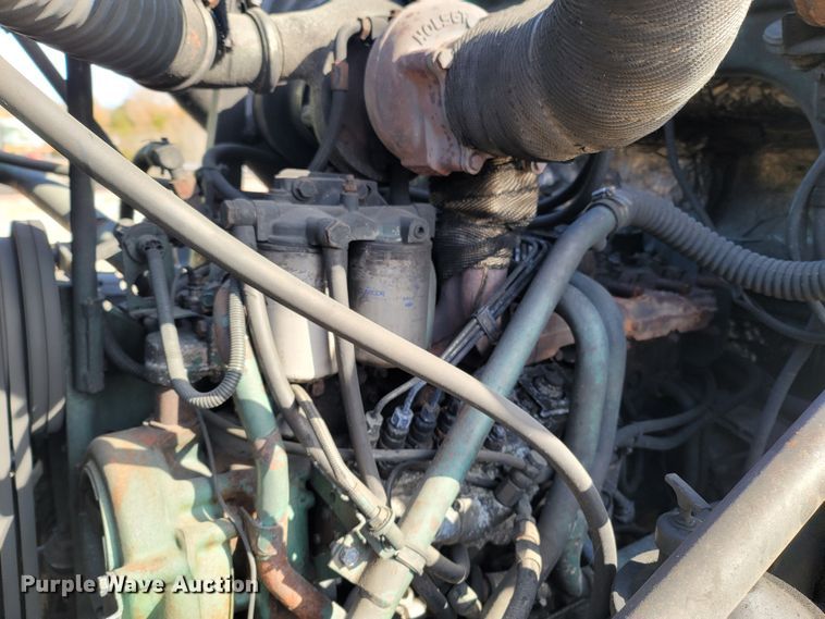 image for item DR3366 1999 Volvo WG  dump truck