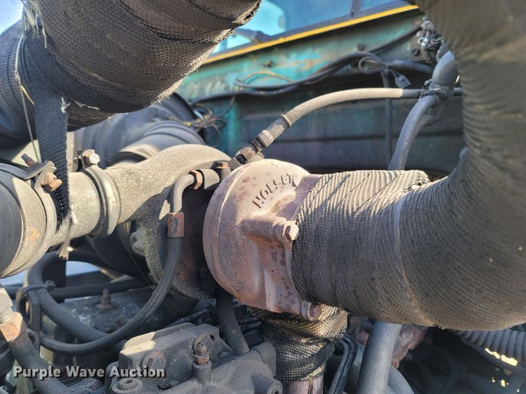 image for item DR3366 1999 Volvo WG  dump truck