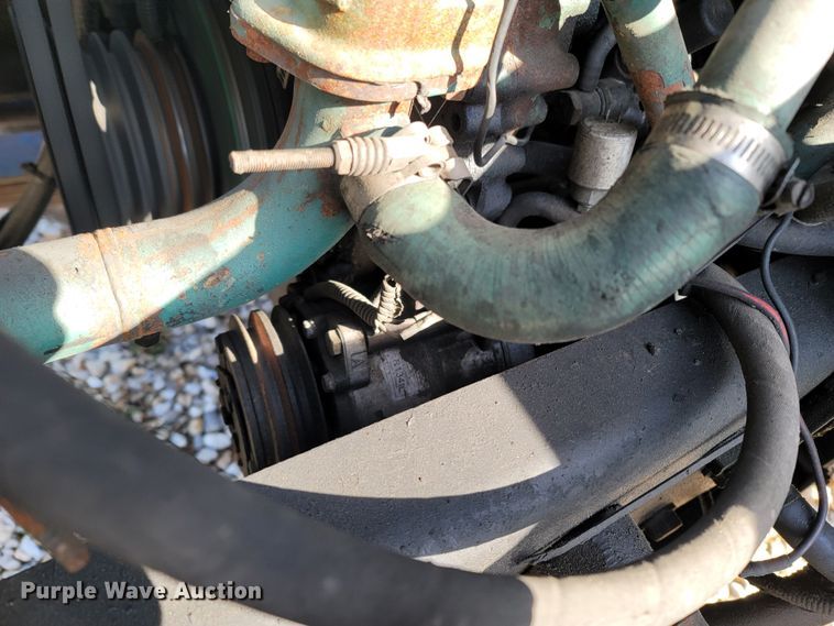 image for item DR3366 1999 Volvo WG  dump truck