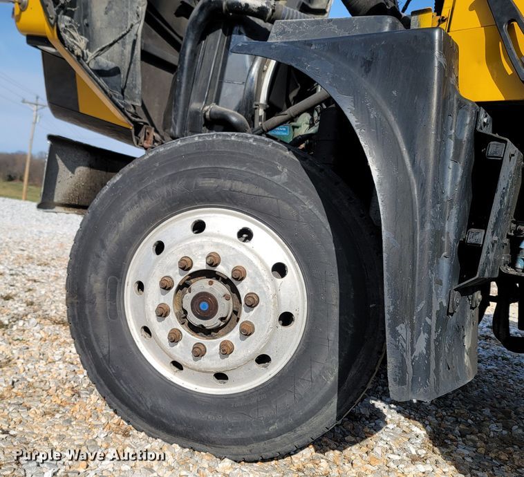 image for item DR3366 1999 Volvo WG  dump truck