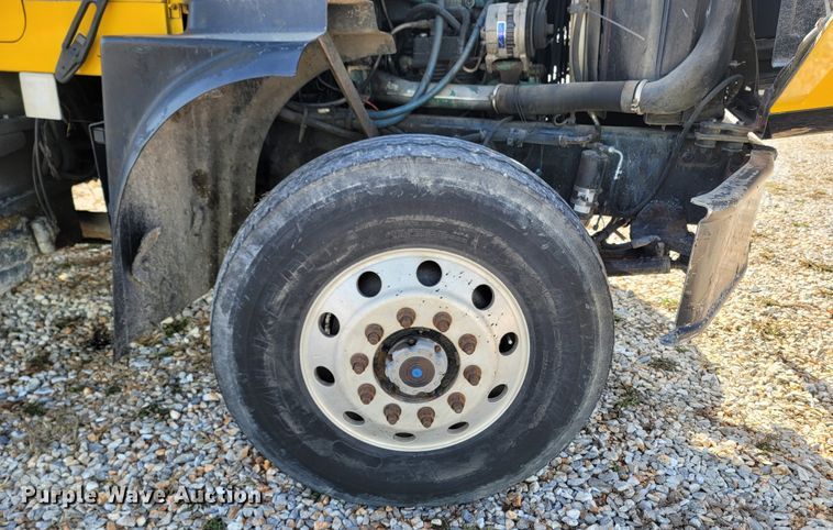 image for item DR3366 1999 Volvo WG  dump truck