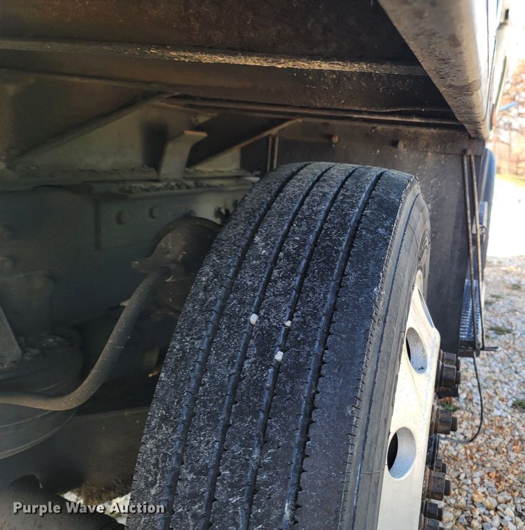 image for item DR3366 1999 Volvo WG  dump truck