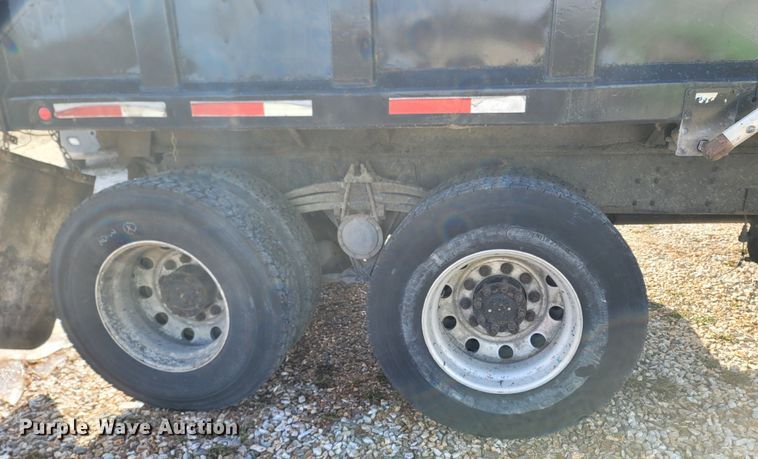 image for item DR3366 1999 Volvo WG  dump truck