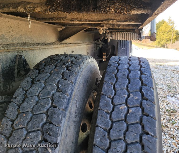 image for item DR3366 1999 Volvo WG  dump truck