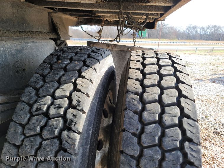 image for item DR3366 1999 Volvo WG  dump truck