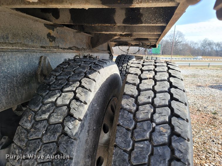 image for item DR3366 1999 Volvo WG  dump truck