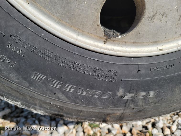 image for item DR3366 1999 Volvo WG  dump truck