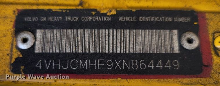 image for item DR3366 1999 Volvo WG  dump truck