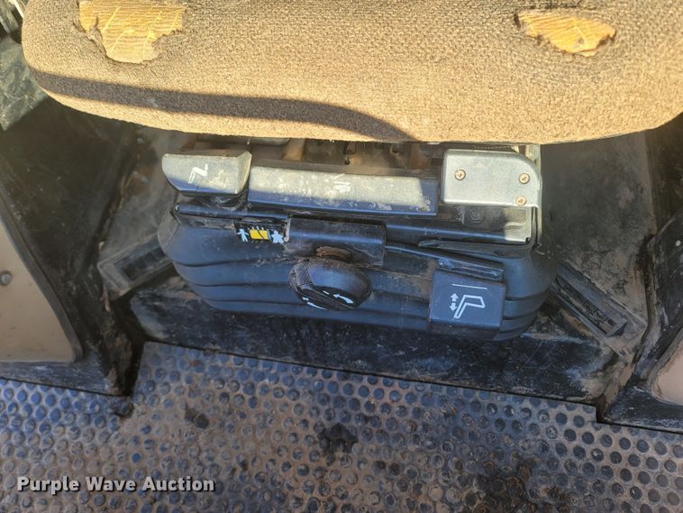 image for item DR3367 2001 Caterpillar 963C  track loader