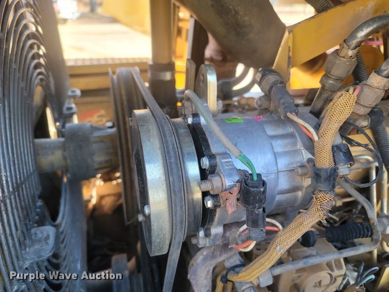 image for item DR3367 2001 Caterpillar 963C  track loader