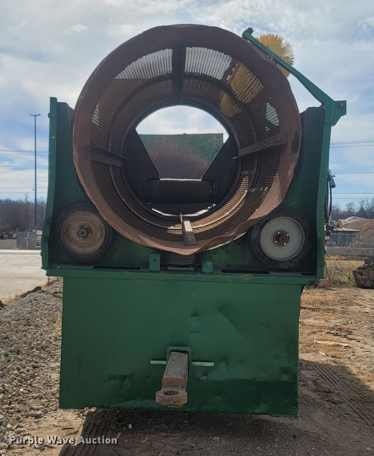 image for item DR3369 McCloskey 512R  trommel screen