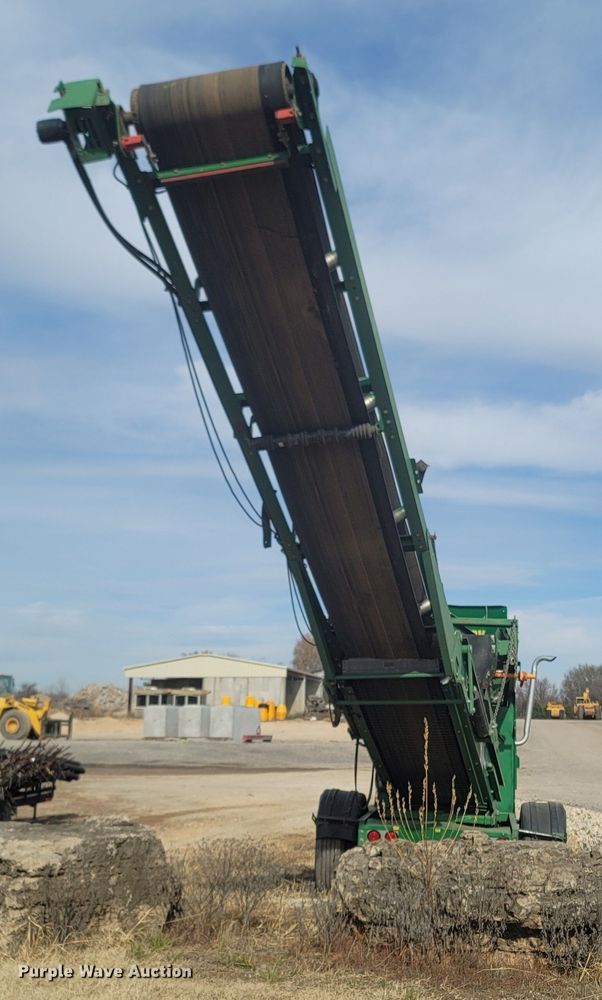 image for item DR3369 McCloskey 512R  trommel screen