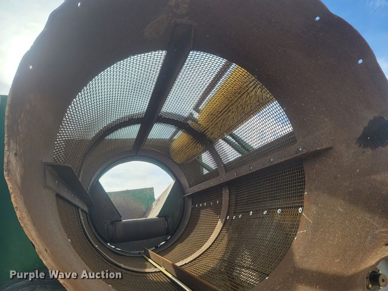 image for item DR3369 McCloskey 512R  trommel screen