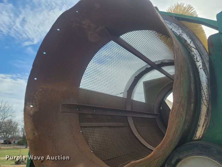 image for item DR3369 McCloskey 512R  trommel screen