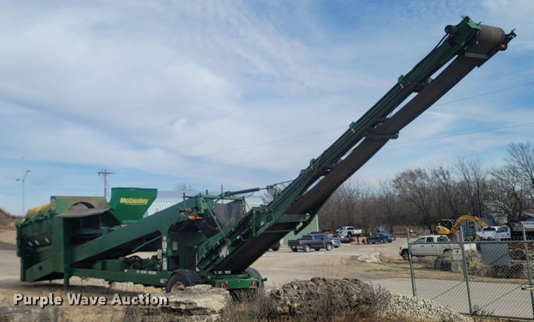 image for item DR3369 McCloskey 512R  trommel screen