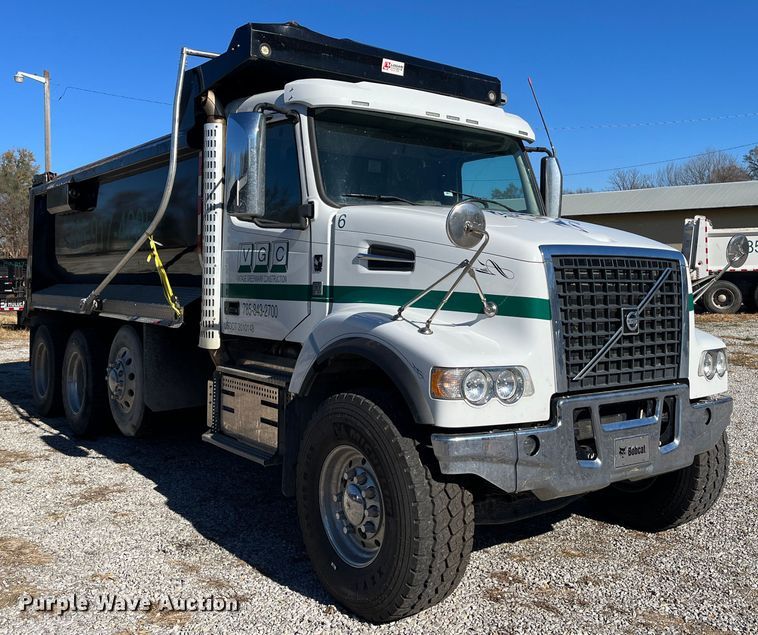image for item DR7355 2018 Volvo VHD  dump truck
