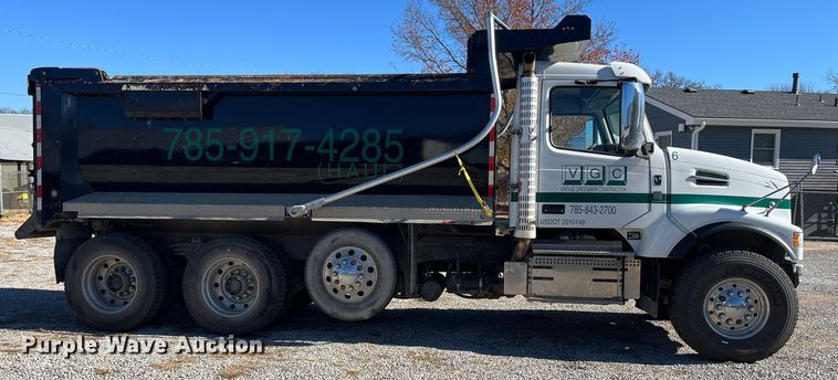 image for item DR7355 2018 Volvo VHD  dump truck