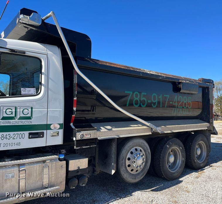 image for item DR7355 2018 Volvo VHD  dump truck