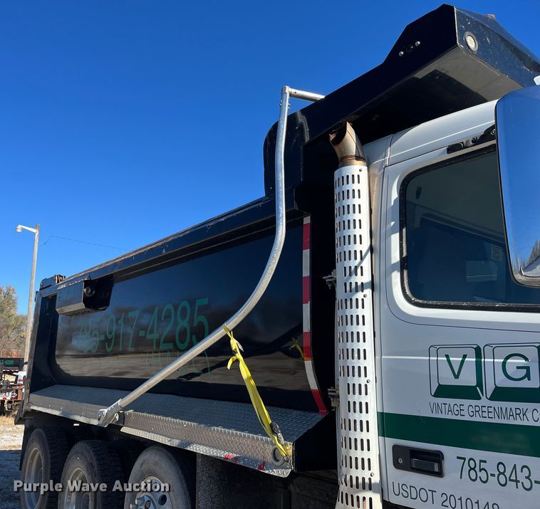 image for item DR7355 2018 Volvo VHD  dump truck