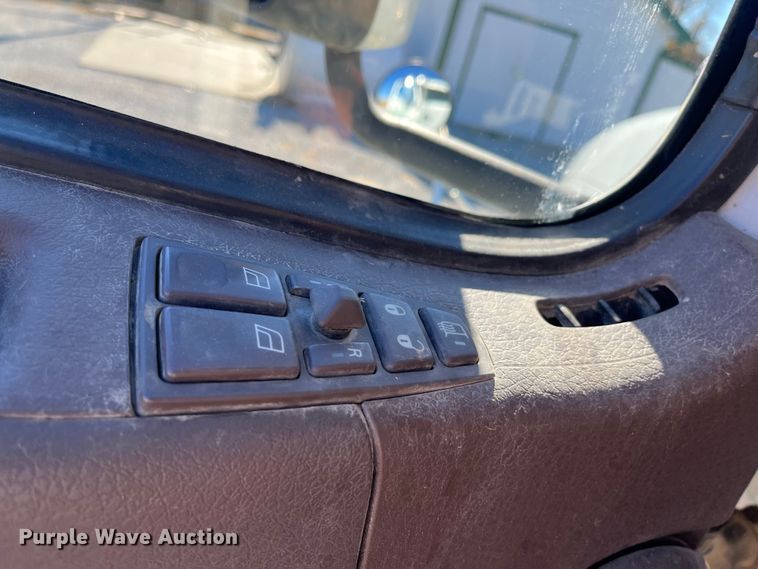 image for item DR7355 2018 Volvo VHD  dump truck