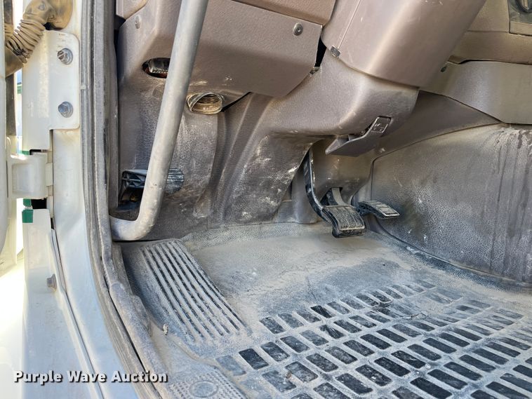 image for item DR7355 2018 Volvo VHD  dump truck