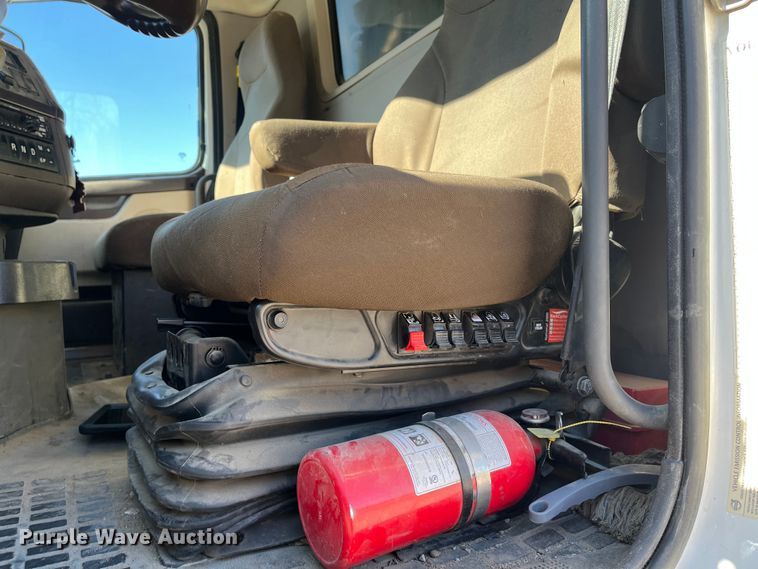 image for item DR7355 2018 Volvo VHD  dump truck