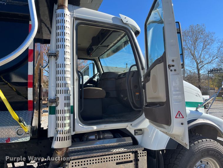 image for item DR7355 2018 Volvo VHD  dump truck