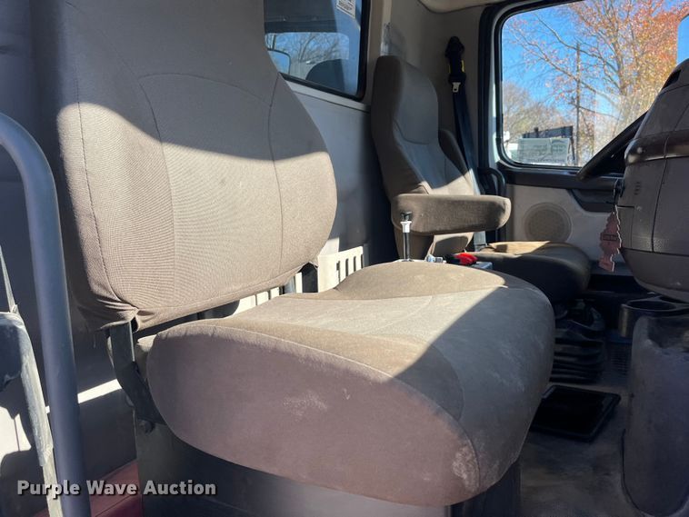 image for item DR7355 2018 Volvo VHD  dump truck