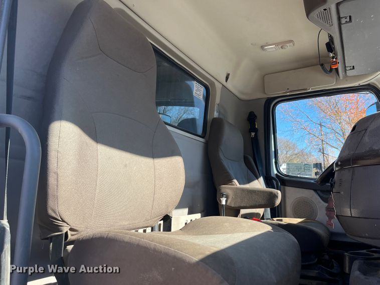 image for item DR7355 2018 Volvo VHD  dump truck