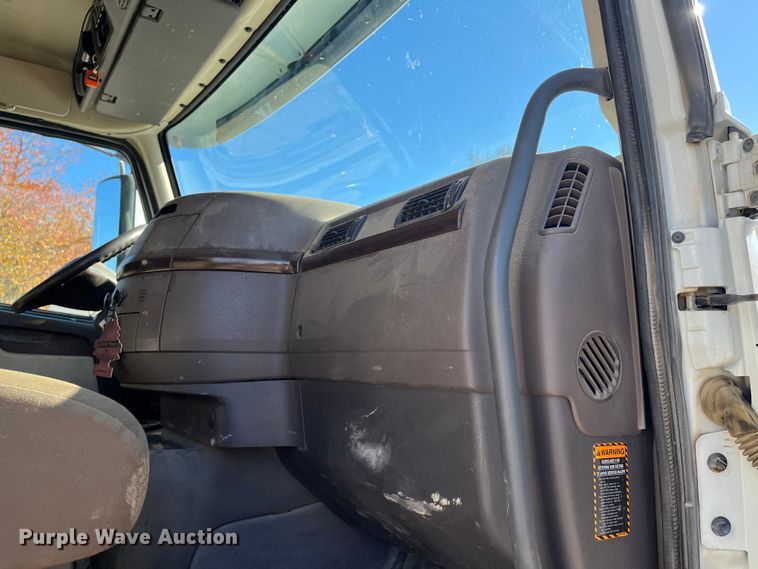 image for item DR7355 2018 Volvo VHD  dump truck