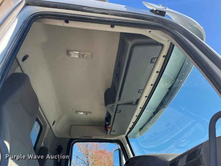 image for item DR7355 2018 Volvo VHD  dump truck