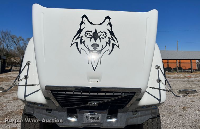 image for item DR7355 2018 Volvo VHD  dump truck