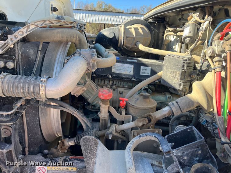 image for item DR7355 2018 Volvo VHD  dump truck