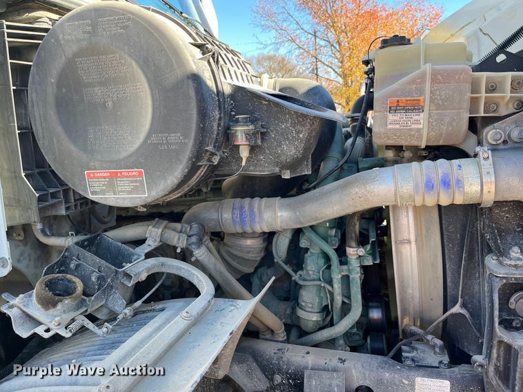 image for item DR7355 2018 Volvo VHD  dump truck