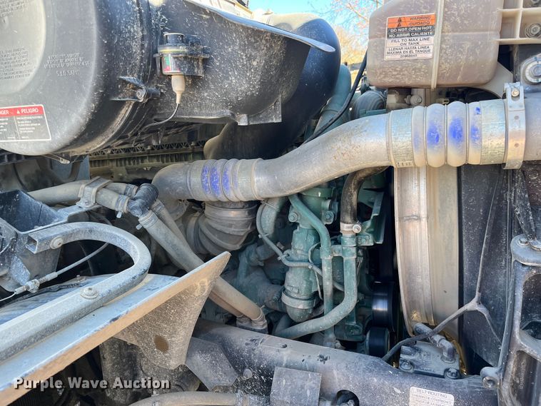 image for item DR7355 2018 Volvo VHD  dump truck