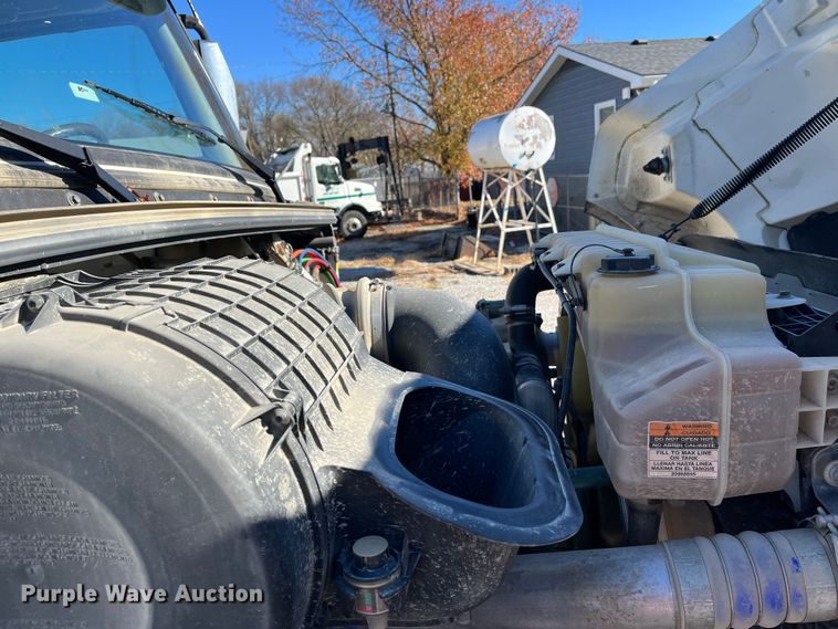 image for item DR7355 2018 Volvo VHD  dump truck