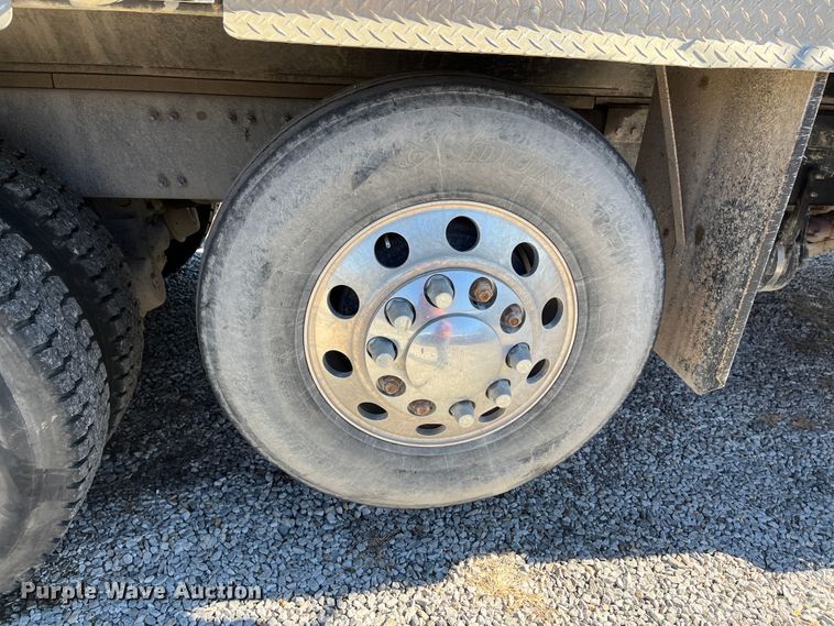 image for item DR7355 2018 Volvo VHD  dump truck