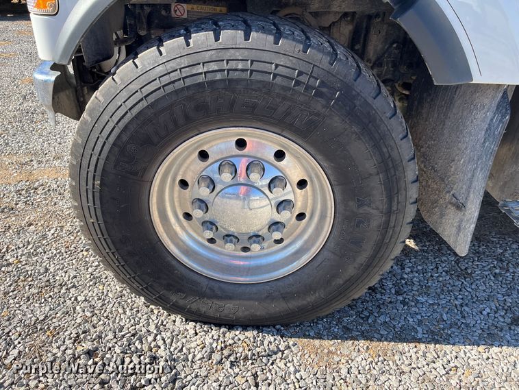 image for item DR7355 2018 Volvo VHD  dump truck