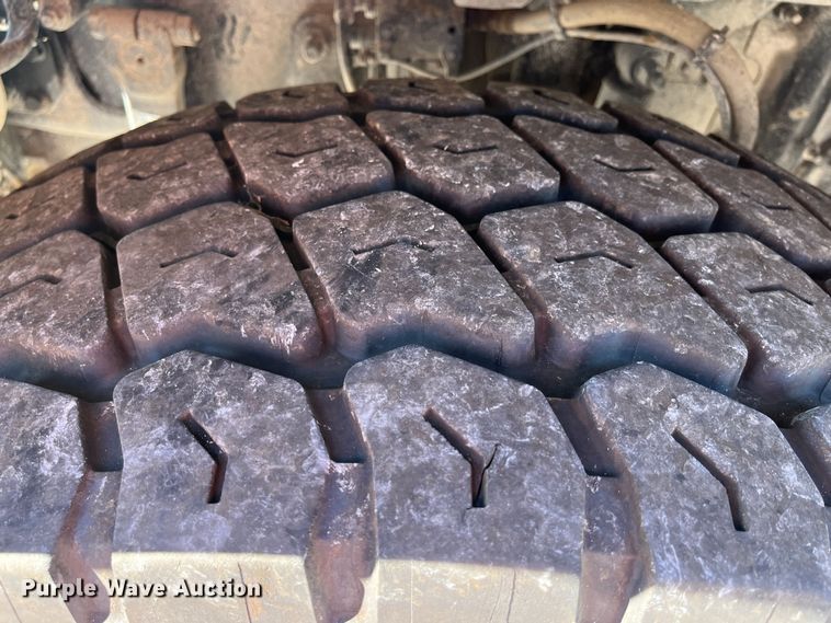 image for item DR7355 2018 Volvo VHD  dump truck