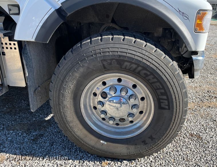 image for item DR7355 2018 Volvo VHD  dump truck