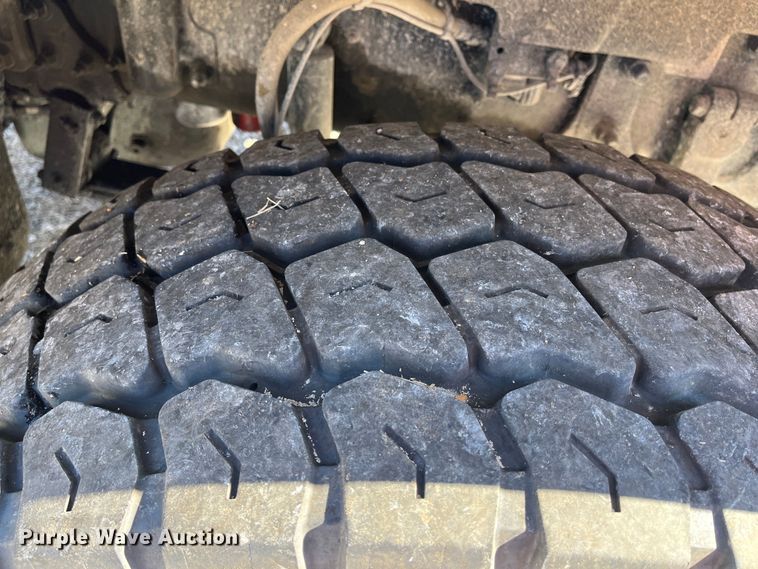 image for item DR7355 2018 Volvo VHD  dump truck