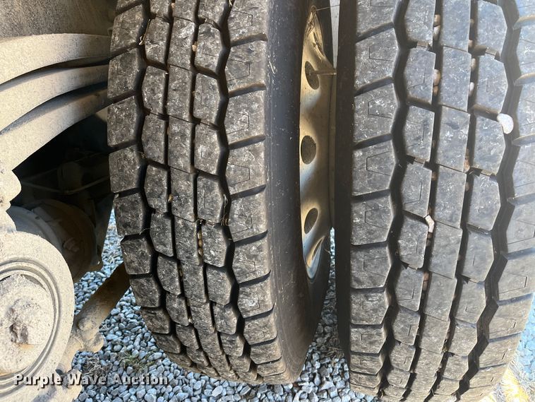 image for item DR7355 2018 Volvo VHD  dump truck