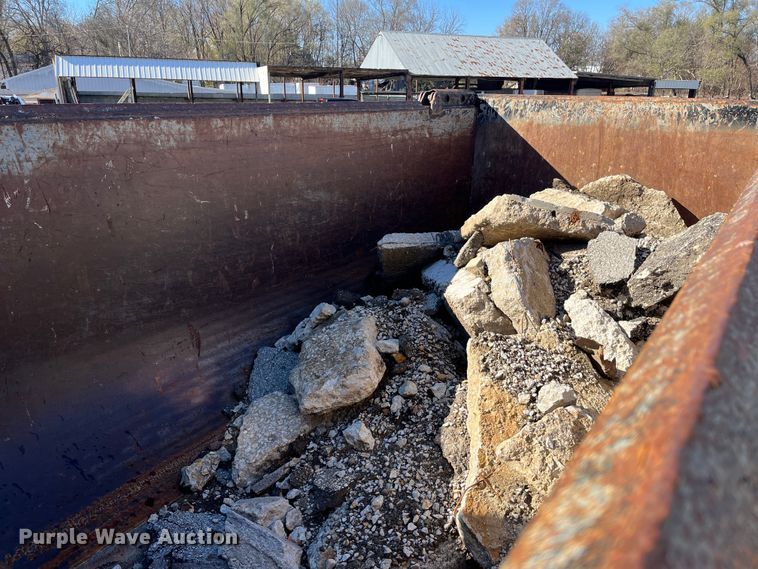 image for item DR7355 2018 Volvo VHD  dump truck