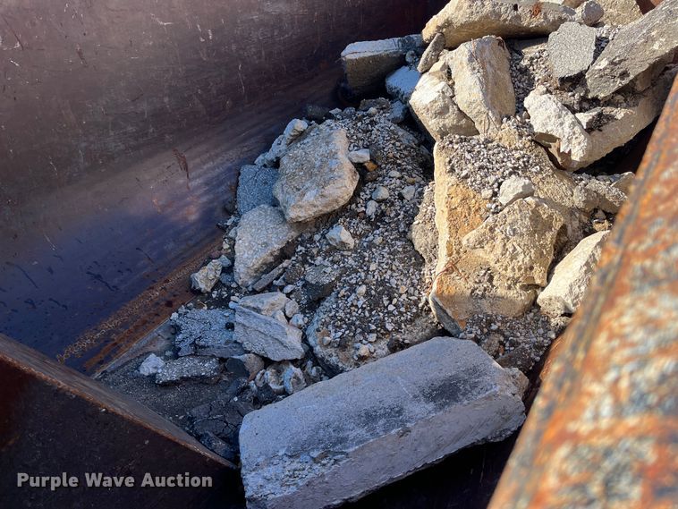 image for item DR7355 2018 Volvo VHD  dump truck