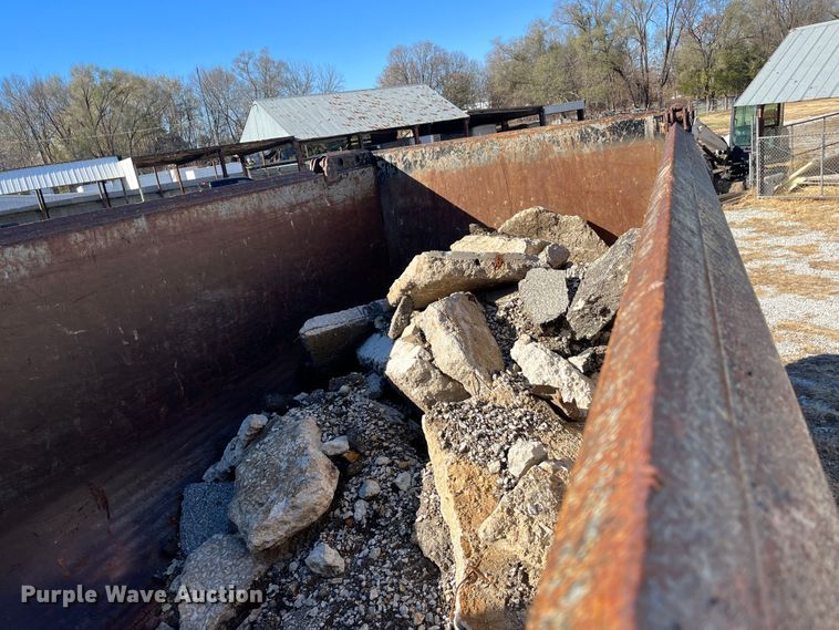 image for item DR7355 2018 Volvo VHD  dump truck