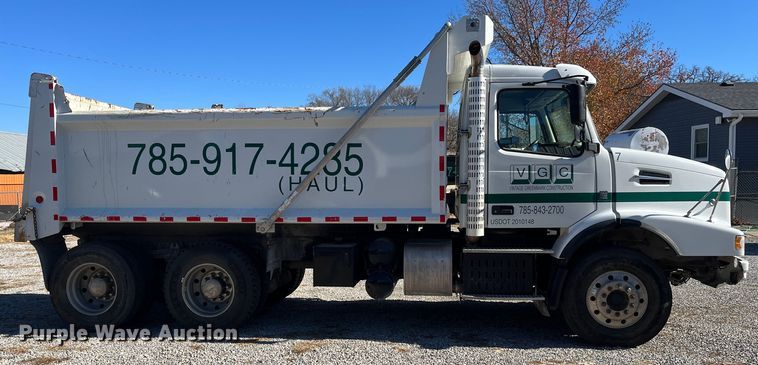 image for item DR7356 2016 Volvo VHD  dump truck